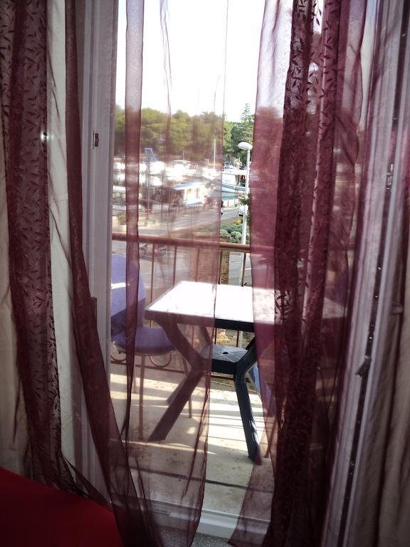Apartment Mandrac Novigrad  Room photo