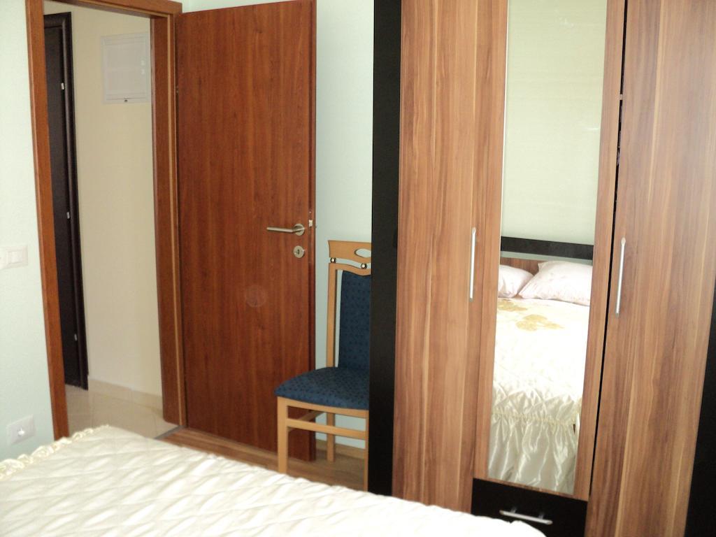 Apartment Mandrac Novigrad  Room photo